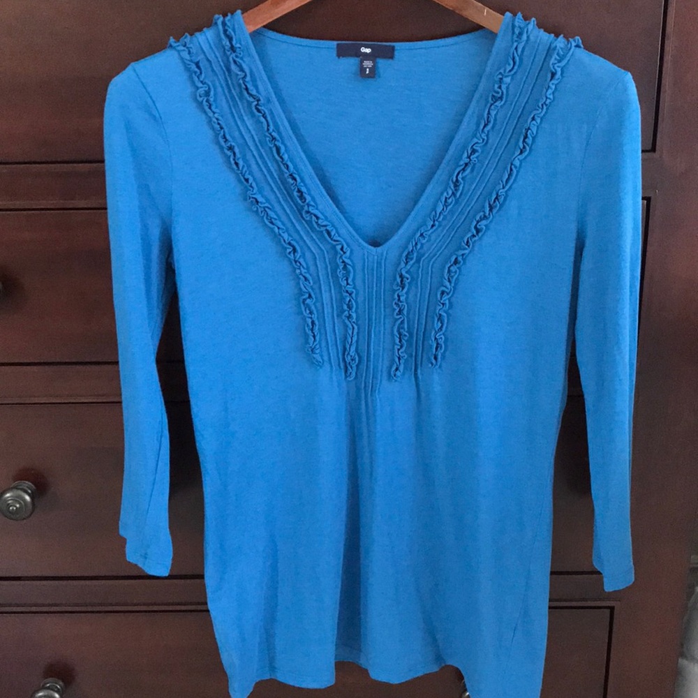 Gap 3/4 sleeve ruffle detail top